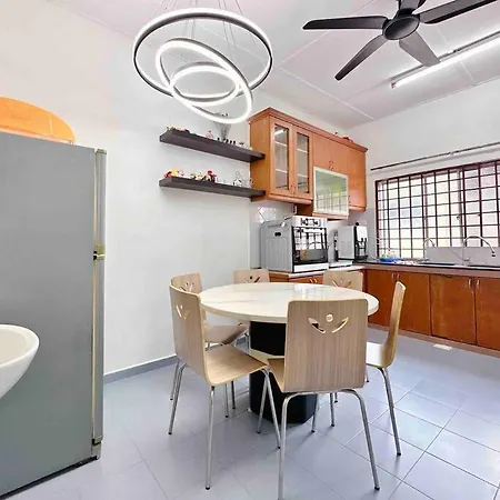 Taman Universiti Three Bedrooms 6-10Pax Utm, Skudai Exterior photo