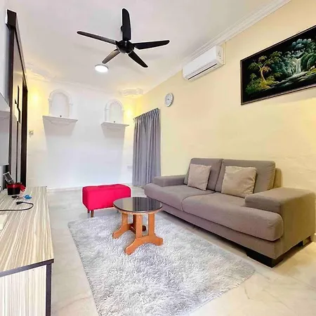Taman Universiti Three Bedrooms 6-10Pax Utm, Skudai Exterior photo