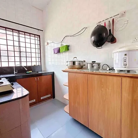 Taman Universiti Three Bedrooms 6-10Pax Utm, Skudai Exterior photo
