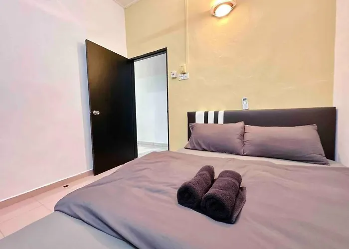 Taman Universiti Three Bedrooms 6-10Pax Utm, Skudai