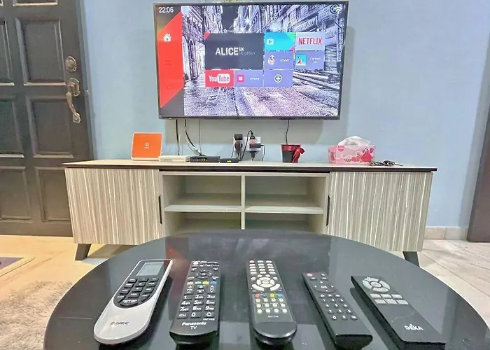 Taman Universiti Three Bedrooms 6-10Pax Utm, Skudai