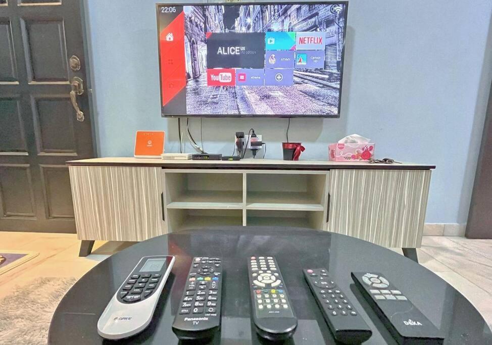 Holiday home Taman Universiti Three Bedrooms 6-10pax Utm, *