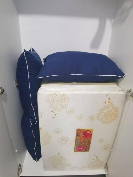 Taman Universiti Three Bedrooms 6-10pax Utm, *