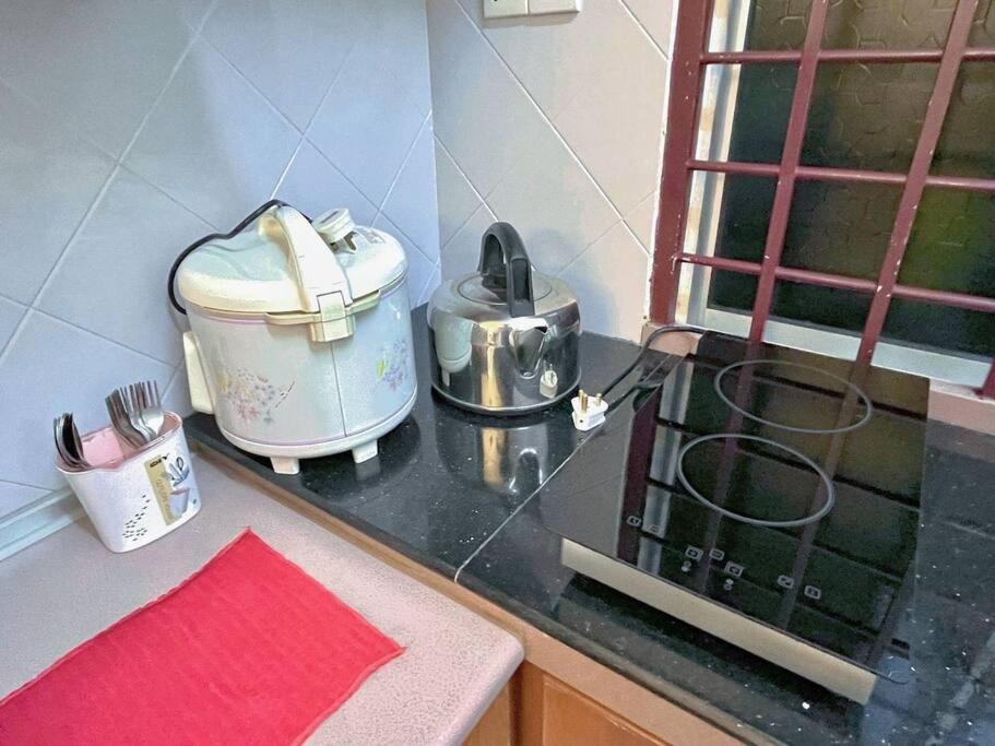 Taman Universiti Three Bedrooms 6-10pax Utm,